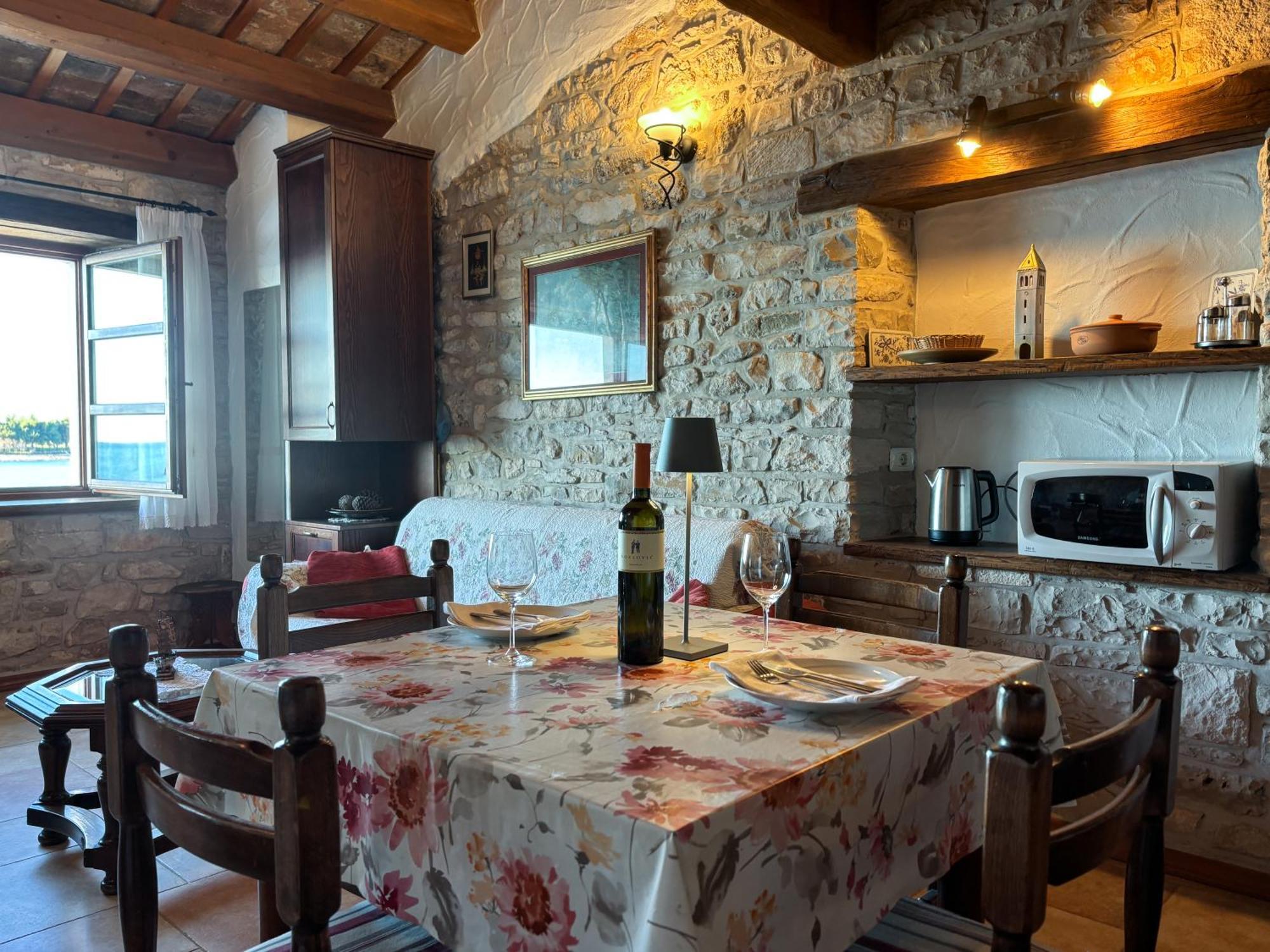 City Center Coastal Escape - Apartments With Sea View Or Cozy Room Novigrad Istria Εξωτερικό φωτογραφία